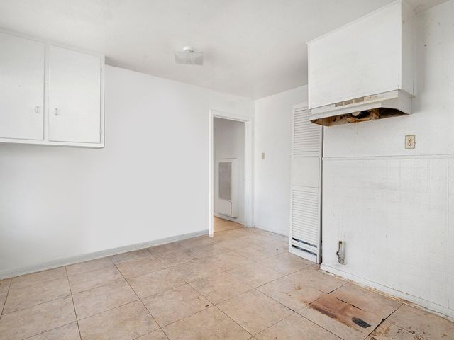 307 S Kansas Street, La Porte, TX 77571