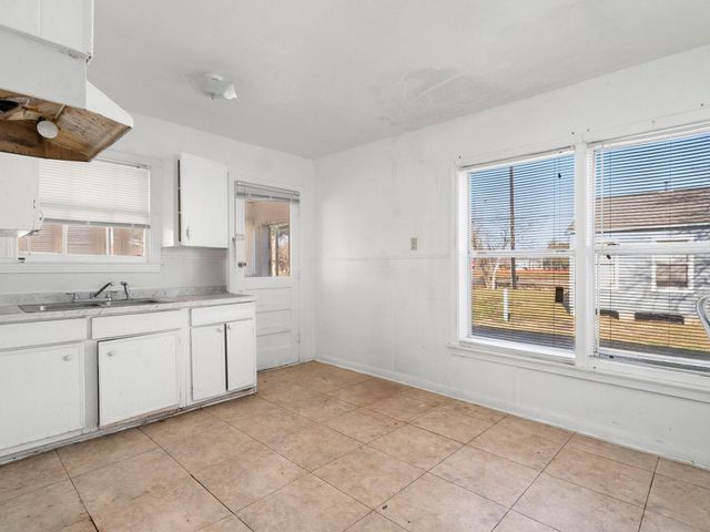 307 S Kansas Street, La Porte, TX 77571