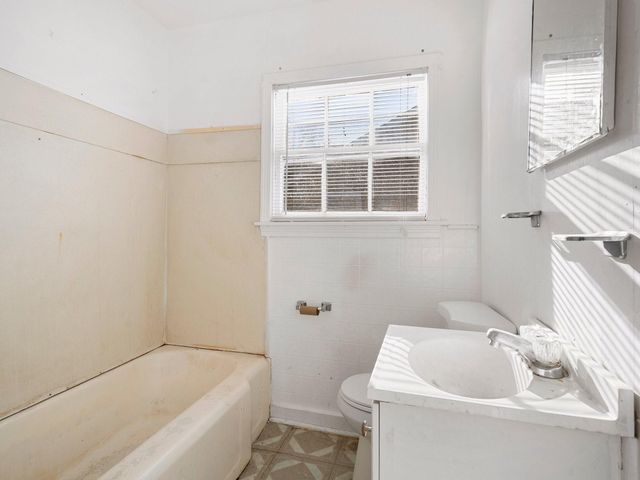 307 S Kansas Street, La Porte, TX 77571