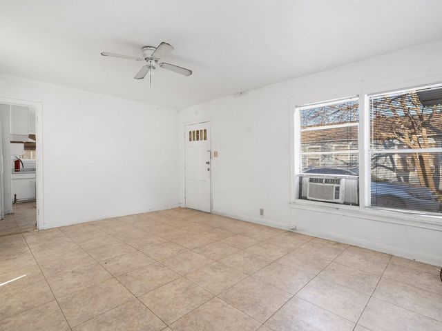 307 S Kansas Street, La Porte, TX 77571