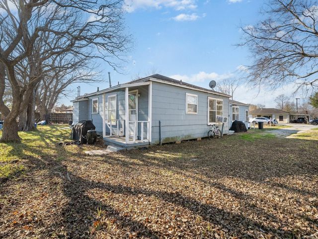 307 S Kansas Street, La Porte, TX 77571