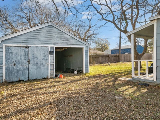 307 S Kansas Street, La Porte, TX 77571