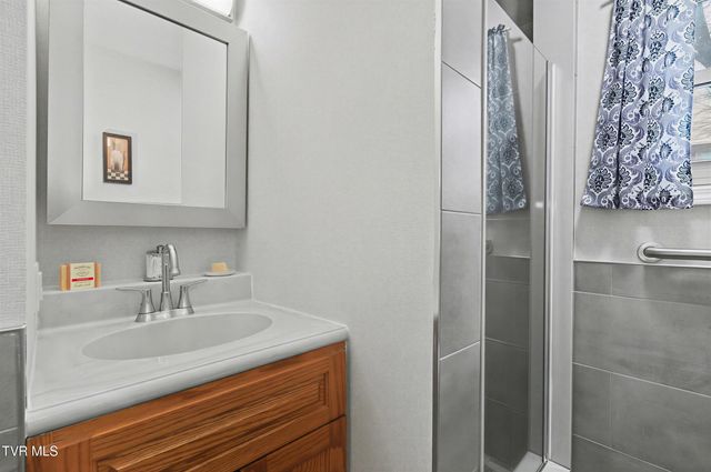 1210 Tanglewood Drive, Greeneville, TN 37743