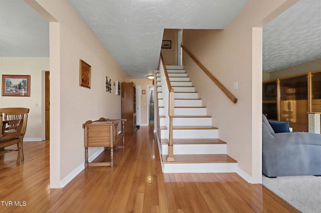 1210 Tanglewood Drive, Greeneville, TN 37743