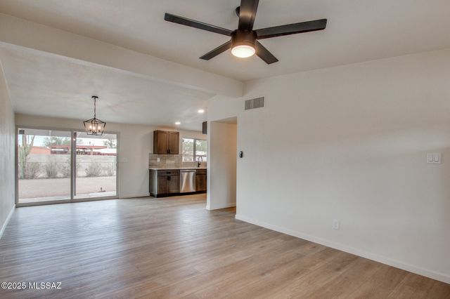 1220 W Fresno Street, Tucson, AZ 85745