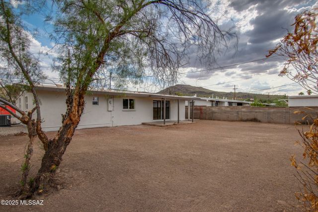 1220 W Fresno Street, Tucson, AZ 85745