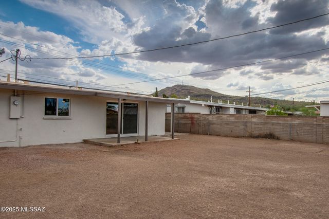 1220 W Fresno Street, Tucson, AZ 85745