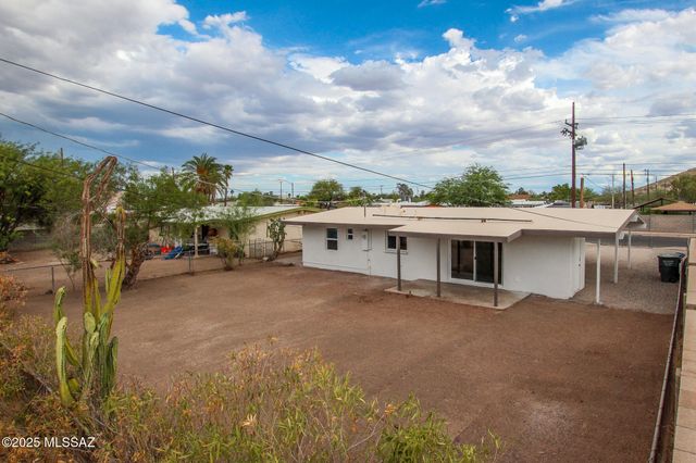 1220 W Fresno Street, Tucson, AZ 85745