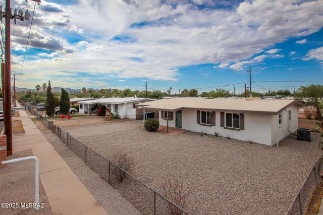 1220 W Fresno Street, Tucson, AZ 85745