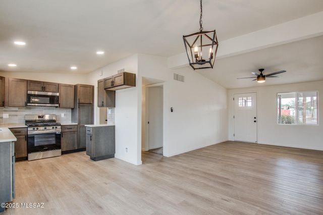 1220 W Fresno Street, Tucson, AZ 85745