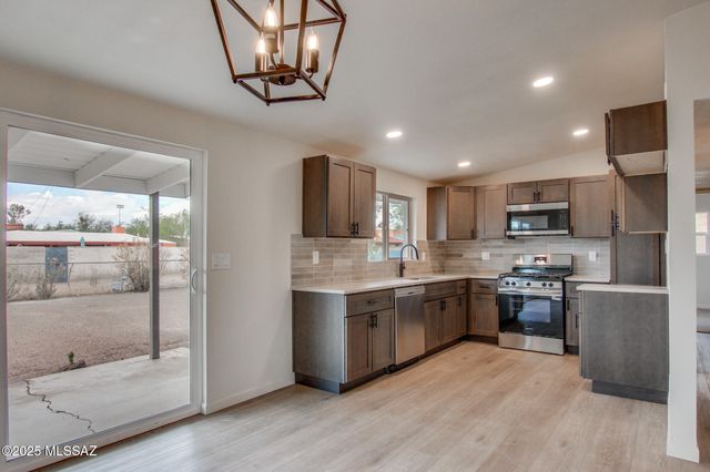 1220 W Fresno Street, Tucson, AZ 85745