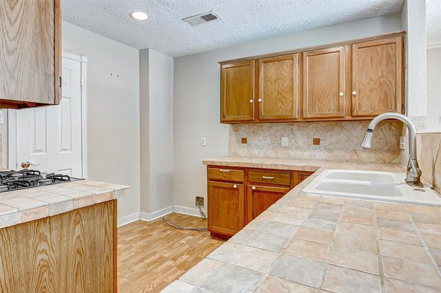 2010 Hickory Glen Drive, Missouri City, TX 77489