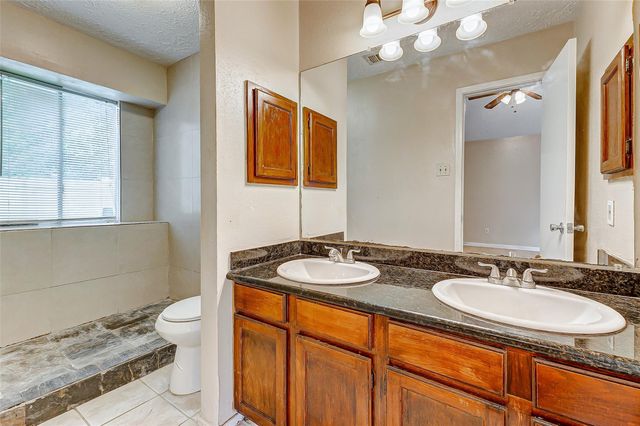 2010 Hickory Glen Drive, Missouri City, TX 77489