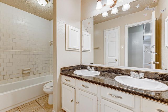 2010 Hickory Glen Drive, Missouri City, TX 77489