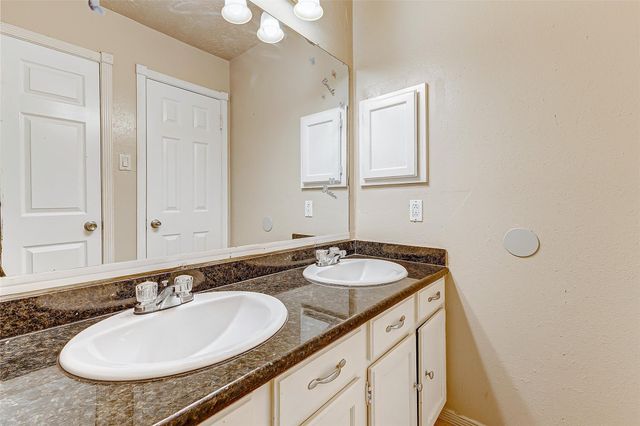 2010 Hickory Glen Drive, Missouri City, TX 77489