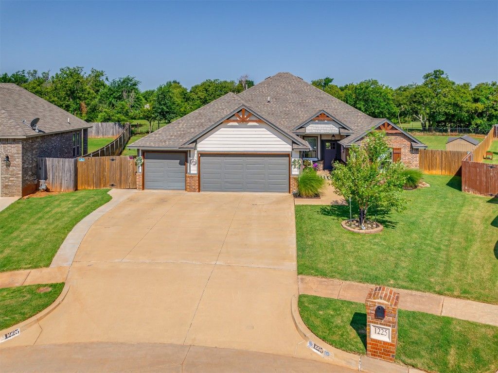 1225 N Nature Way, Mustang, OK 73064