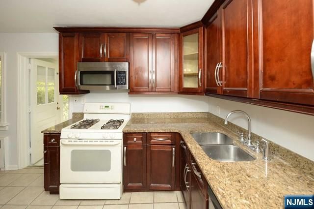 38-49 Vanore Drive, Fair Lawn, NJ 07410