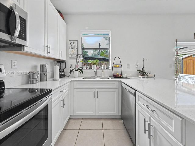 14800 SW 183rd Ter, Miami, FL 33187