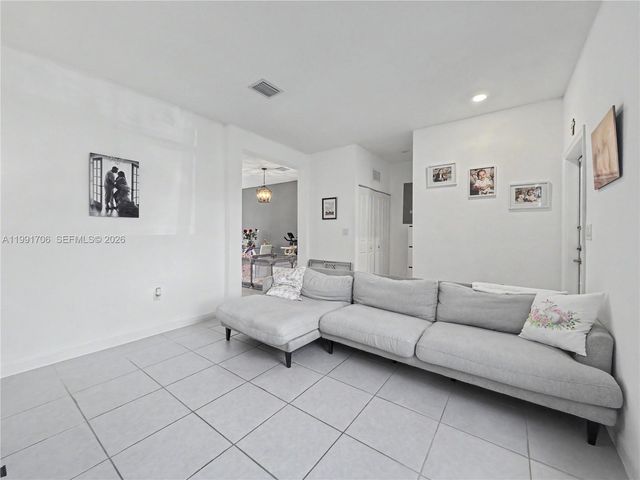 14800 SW 183rd Ter, Miami, FL 33187