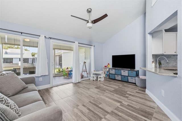 500 NEW YORK AVENUE 7, Dunedin, FL 34698