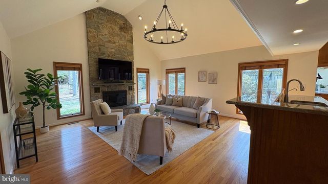 200 N UNDERWOOD ST N, Falls Church, VA 22046