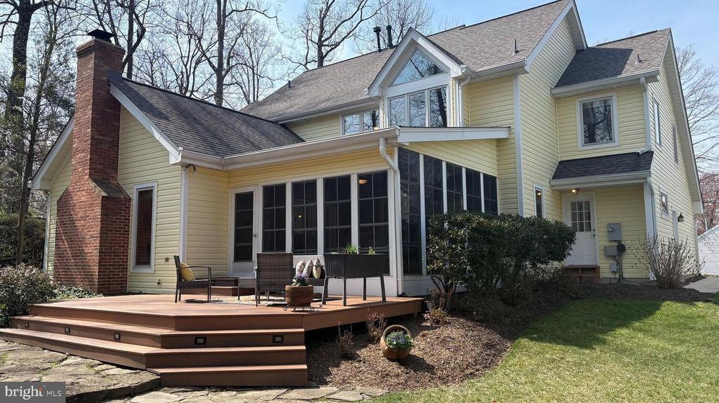 200 N UNDERWOOD ST N, Falls Church, VA 22046