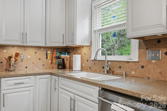 8910 Castlebay Drive, Charlotte, NC 28277