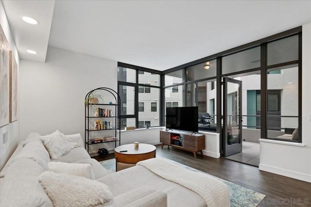 1441 9th Ave 402, San Diego, CA 92101