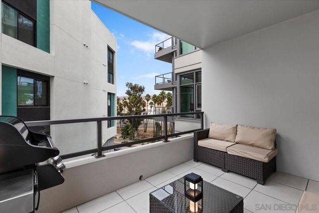 1441 9th Ave 402, San Diego, CA 92101