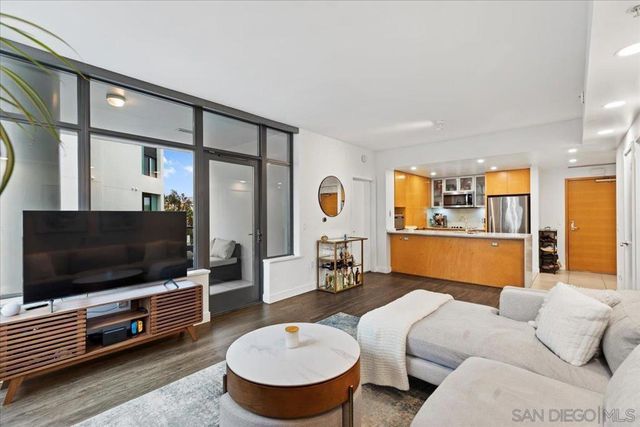 1441 9th Ave 402, San Diego, CA 92101