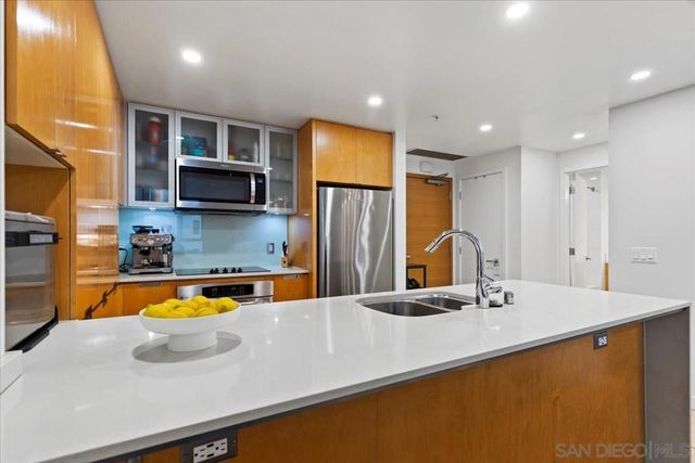 1441 9th Ave 402, San Diego, CA 92101