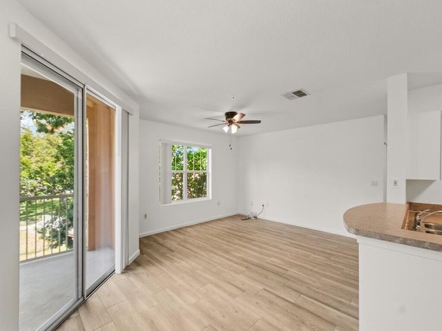 5020 Fairways Circle 202, Vero Beach, FL 32967