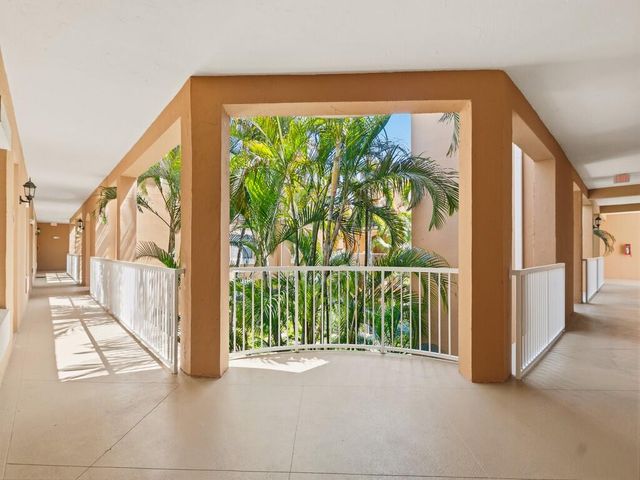 5020 Fairways Circle 202, Vero Beach, FL 32967