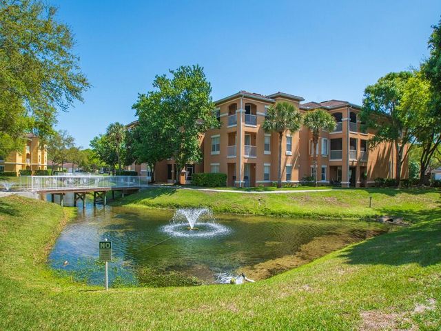 5020 Fairways Circle 202, Vero Beach, FL 32967