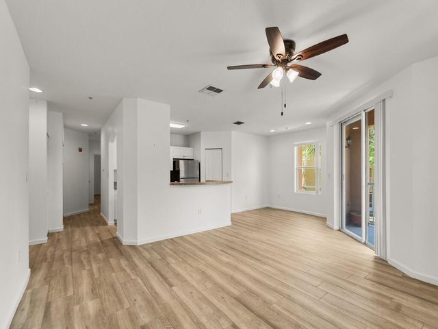 5020 Fairways Circle 202, Vero Beach, FL 32967