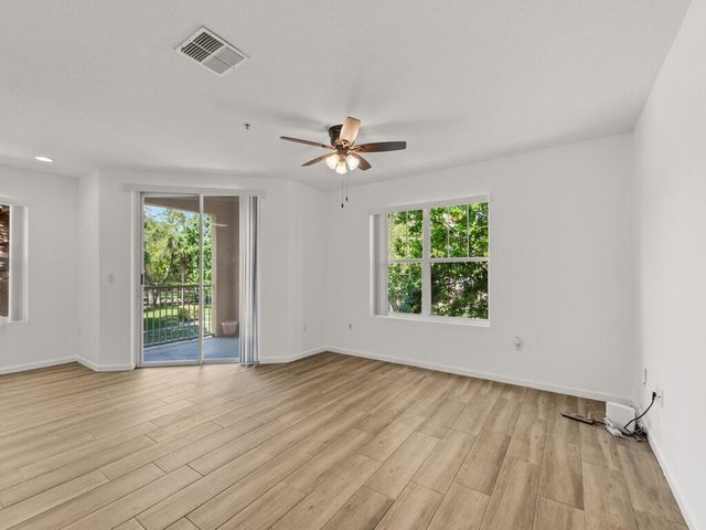 5020 Fairways Circle 202, Vero Beach, FL 32967