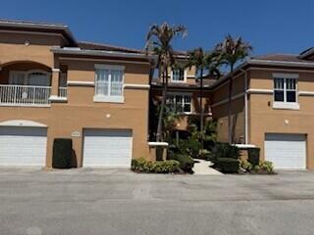 5020 Fairways Circle 202, Vero Beach, FL 32967