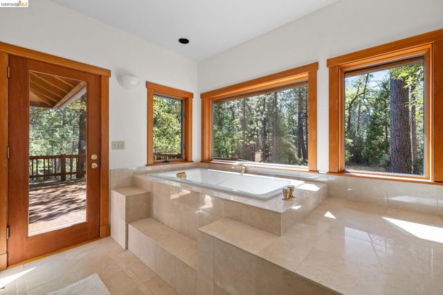 22715 Hells Hollow Rd, Groveland, CA 95321