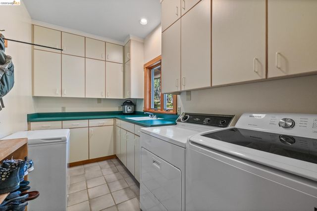 22715 Hells Hollow Rd, Groveland, CA 95321