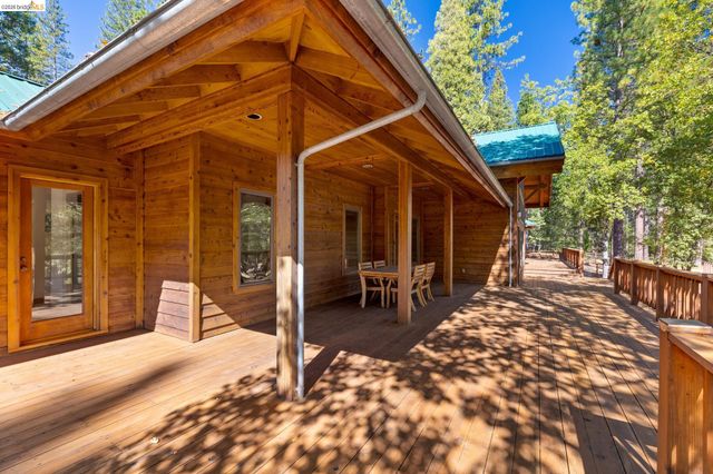 22715 Hells Hollow Rd, Groveland, CA 95321