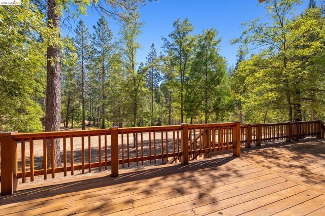 22715 Hells Hollow Rd, Groveland, CA 95321
