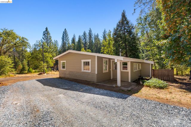 22715 Hells Hollow Rd, Groveland, CA 95321