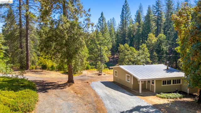 22715 Hells Hollow Rd, Groveland, CA 95321