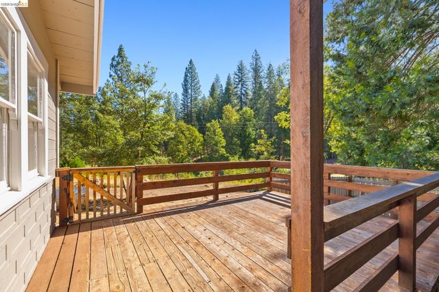 22715 Hells Hollow Rd, Groveland, CA 95321