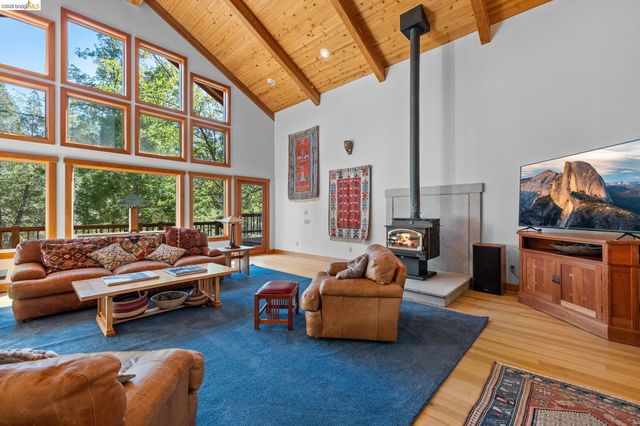 22715 Hells Hollow Rd, Groveland, CA 95321