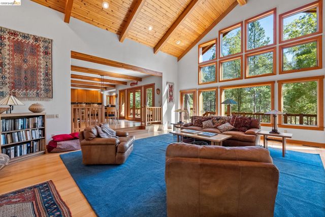 22715 Hells Hollow Rd, Groveland, CA 95321