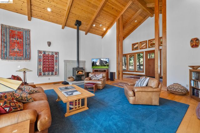 22715 Hells Hollow Rd, Groveland, CA 95321