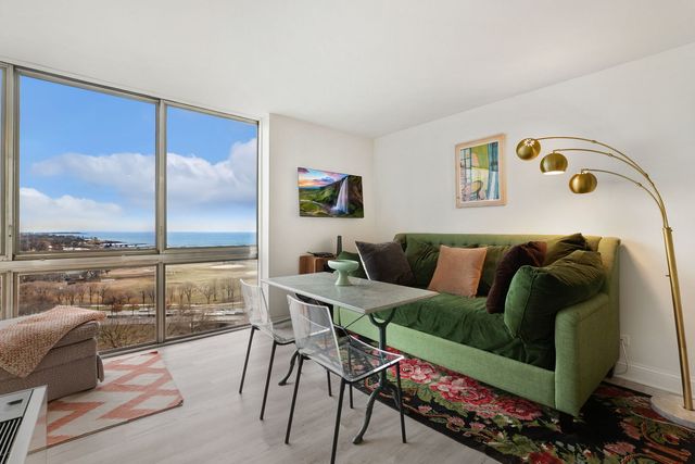 1555 N Dearborn Parkway 17C, Chicago, IL 60610