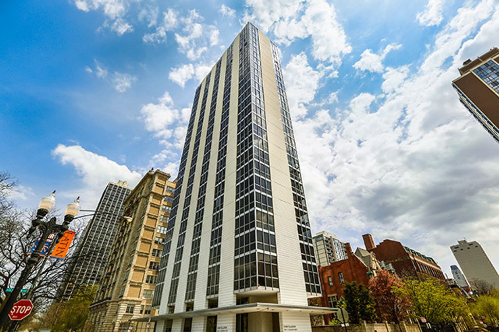1555 N Dearborn Parkway 17C, Chicago, IL 60610