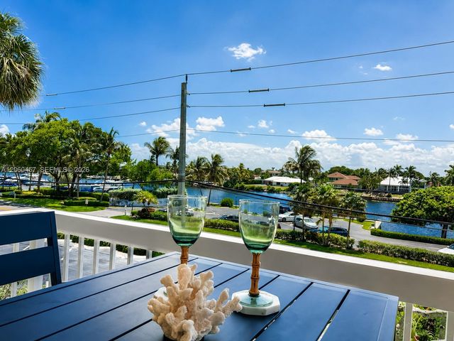 1069 Hillsboro Mile 206, Hillsboro Beach, FL 33062